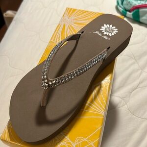 NWB diamond small wedge flip flop- size 8.5M